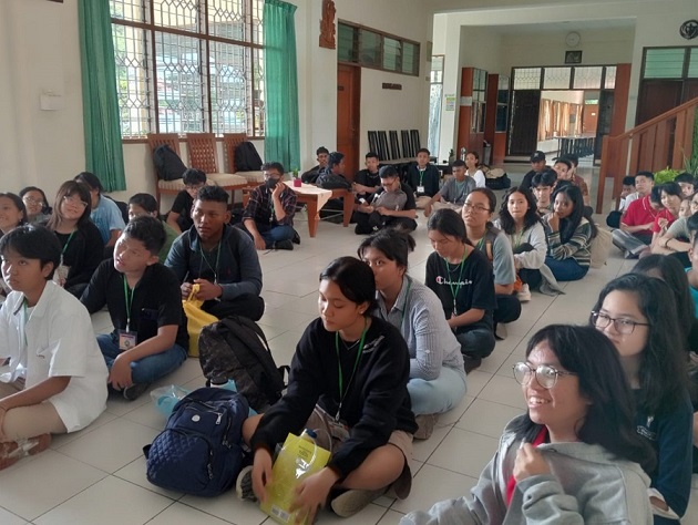 Menunggu antrian pembagian kamar di CanosaPAKAI_1